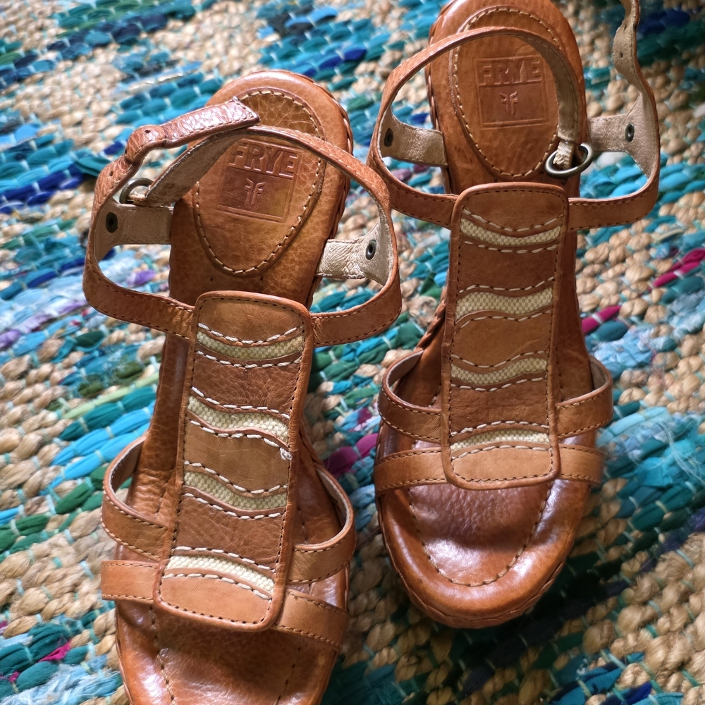 Frye Women's Tan Leather Sandals